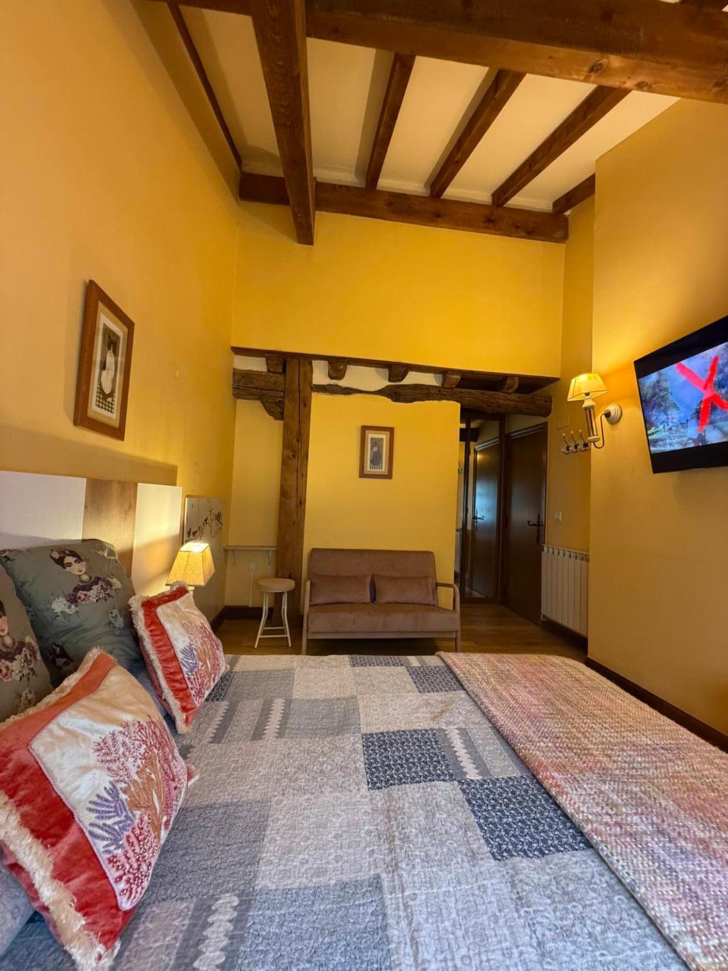 Casa Peluaga Guest House โอยาร์ทชุน ภายนอก รูปภาพ