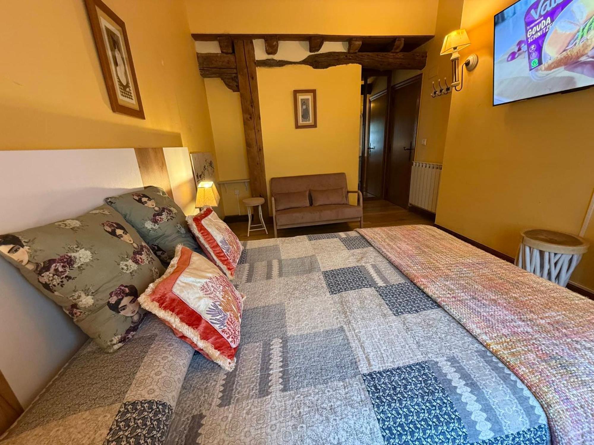 Casa Peluaga Guest House โอยาร์ทชุน ภายนอก รูปภาพ