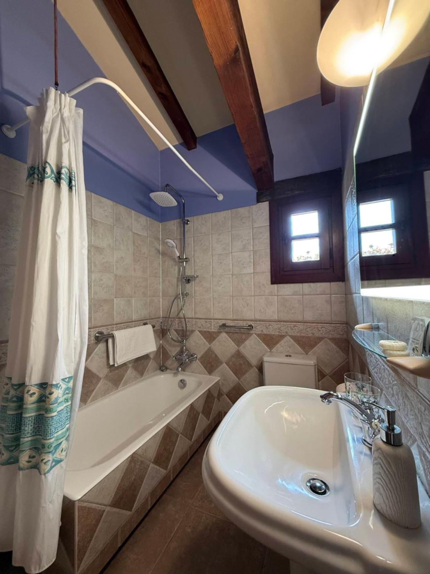 Casa Peluaga Guest House โอยาร์ทชุน ภายนอก รูปภาพ